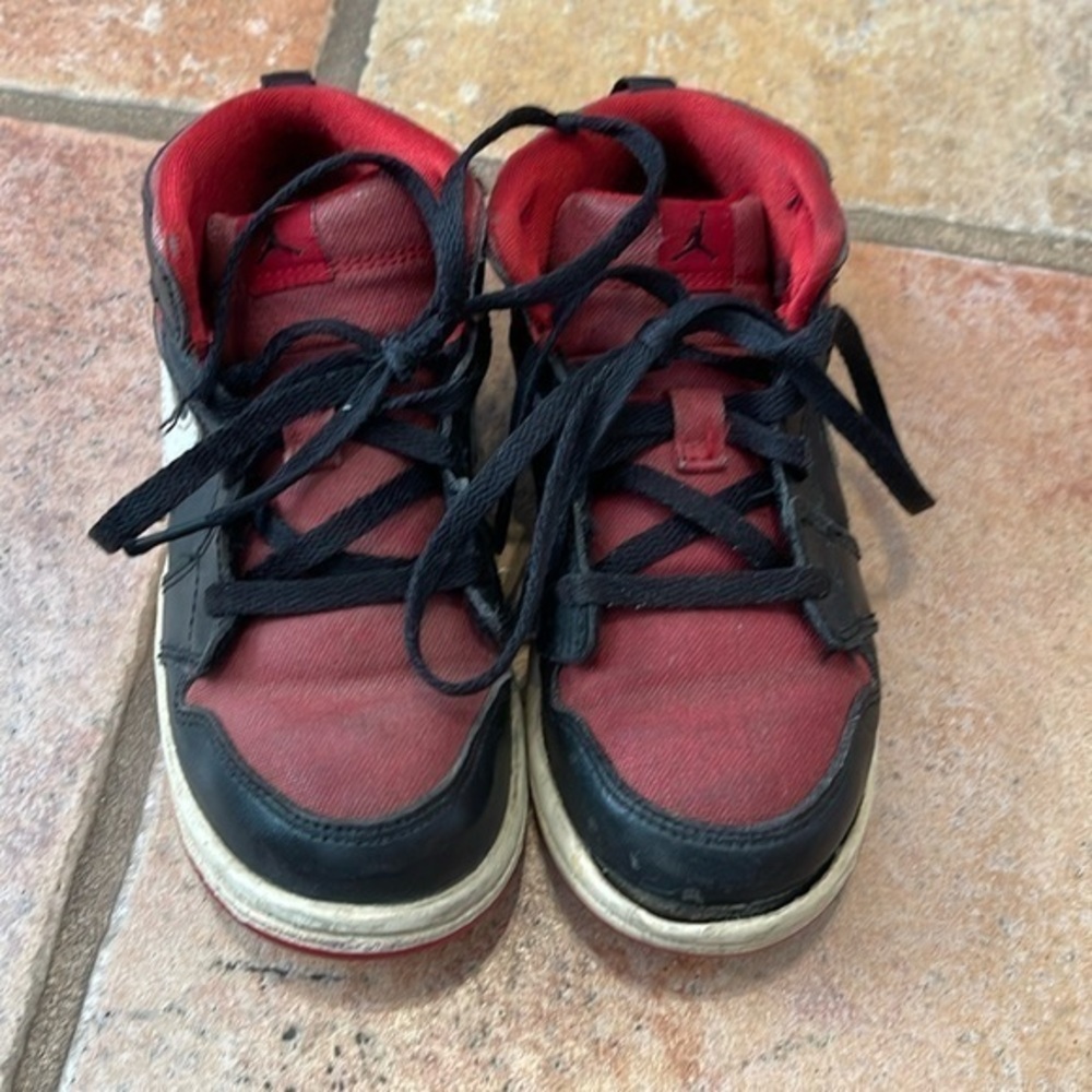 Kids Nike Jordan’s size 10